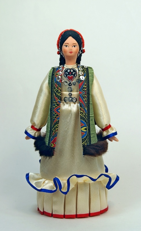 Кукла сувенирная фарфоровая в башкирском национальном девичьем праздничном костюме