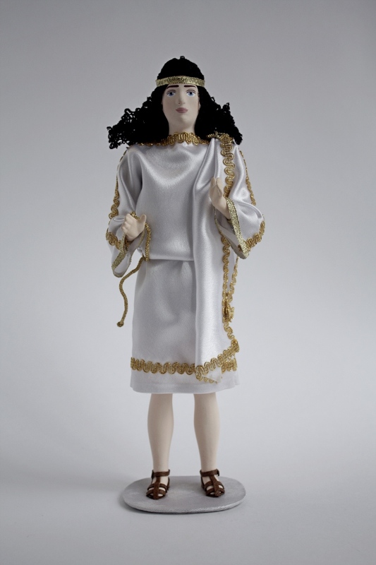 Кукла фарфоровая в стилизованном мужском костюме, древняя греция