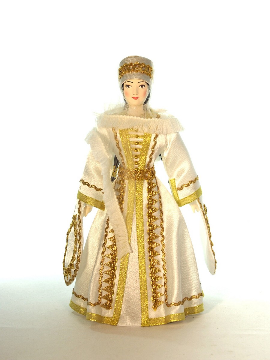 Кукла коллекционная фарфоровая в кабардинском девичьем праздничном костюме.