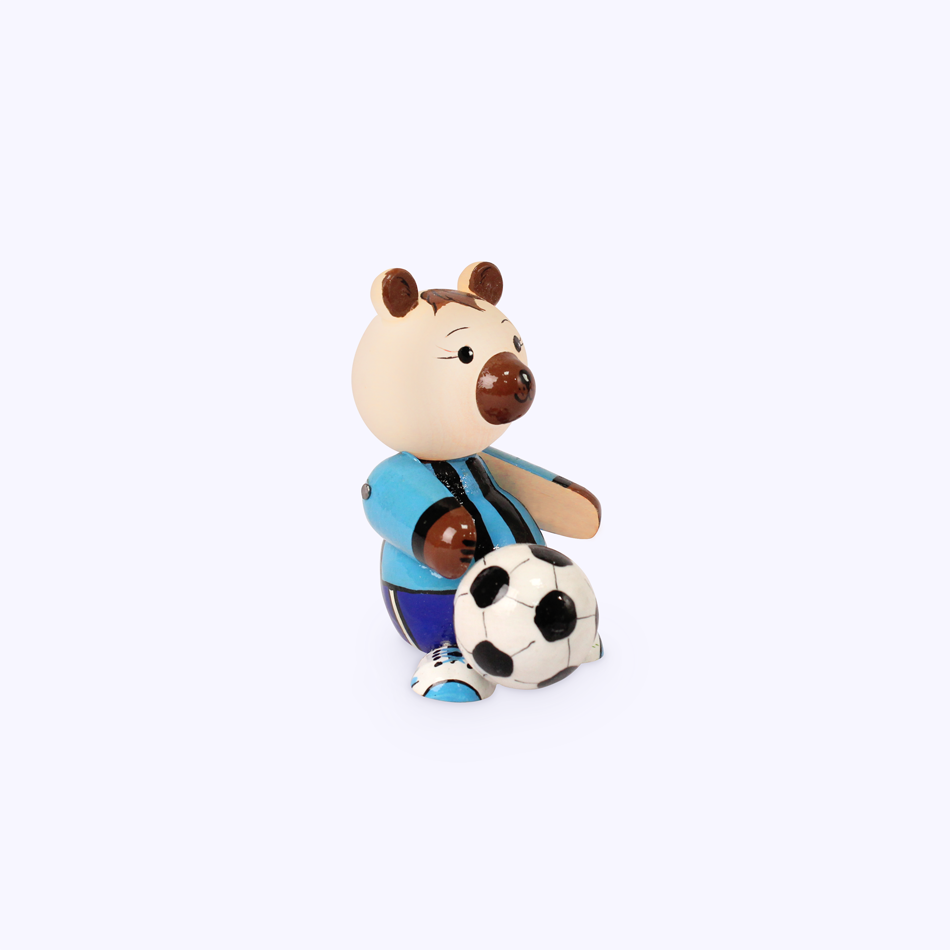 Медведь футболист токарный