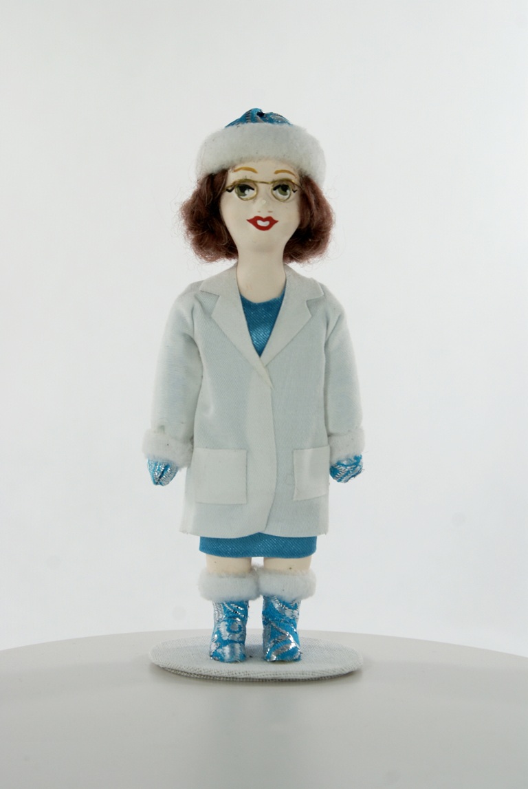 Кукла сувенирная фарфоровая женщина врач