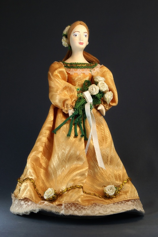 Кукла сувенирная фарфоровая. барышня в летнем платье с букетом цветов. 1830-е гг.
