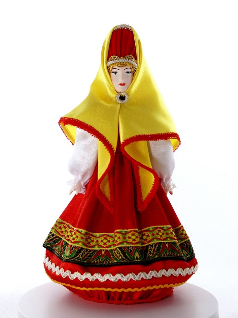 Кукла коллекционная потешного промысла женщина в традиционном летнем костюме.