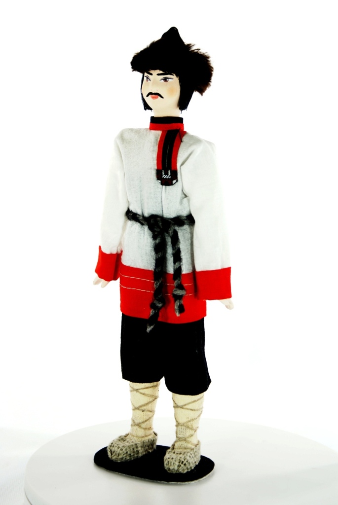 Кукла интерьерная. в мужском повседневном традиционном костюме (стилизация). к.19 – н.20 в. мордовия.