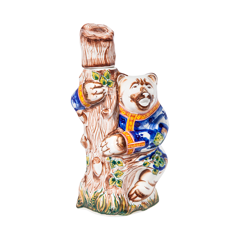 Штоф медведь "русские гулянья" (подглазурные цветные краски, кобальт) объем 930 мл. гжель ручная роспись