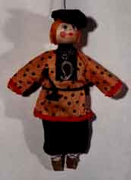 Кукла-потешка сувенирная подвесная. степанушка. народный праздничный костюм. дерево, текстиль.