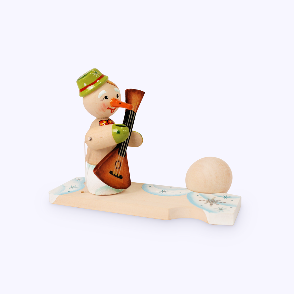 Снеговик с балалайкой