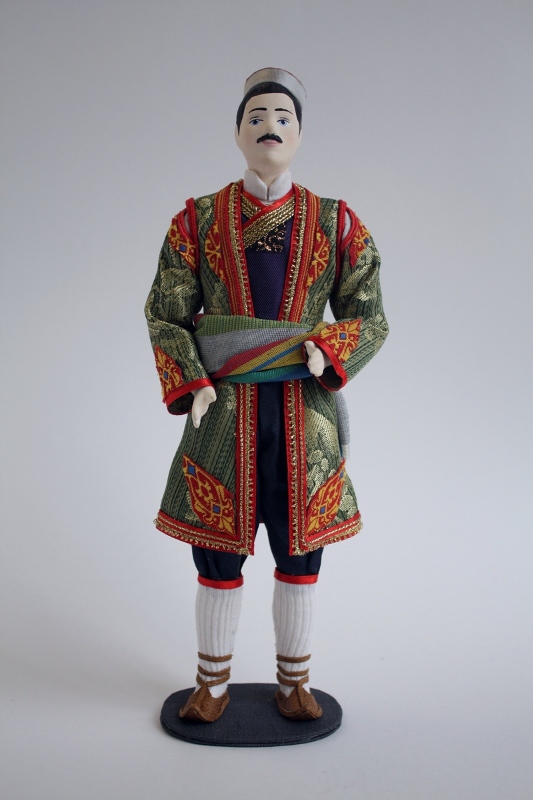 Кукла коллекционная потешного промысла в мужском стилизованном костюме. черногория