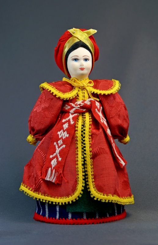 Кукла сувенирная фарфоровая. украина. женский традиционный костюм (стилизация). к. 19-н. 20 в.