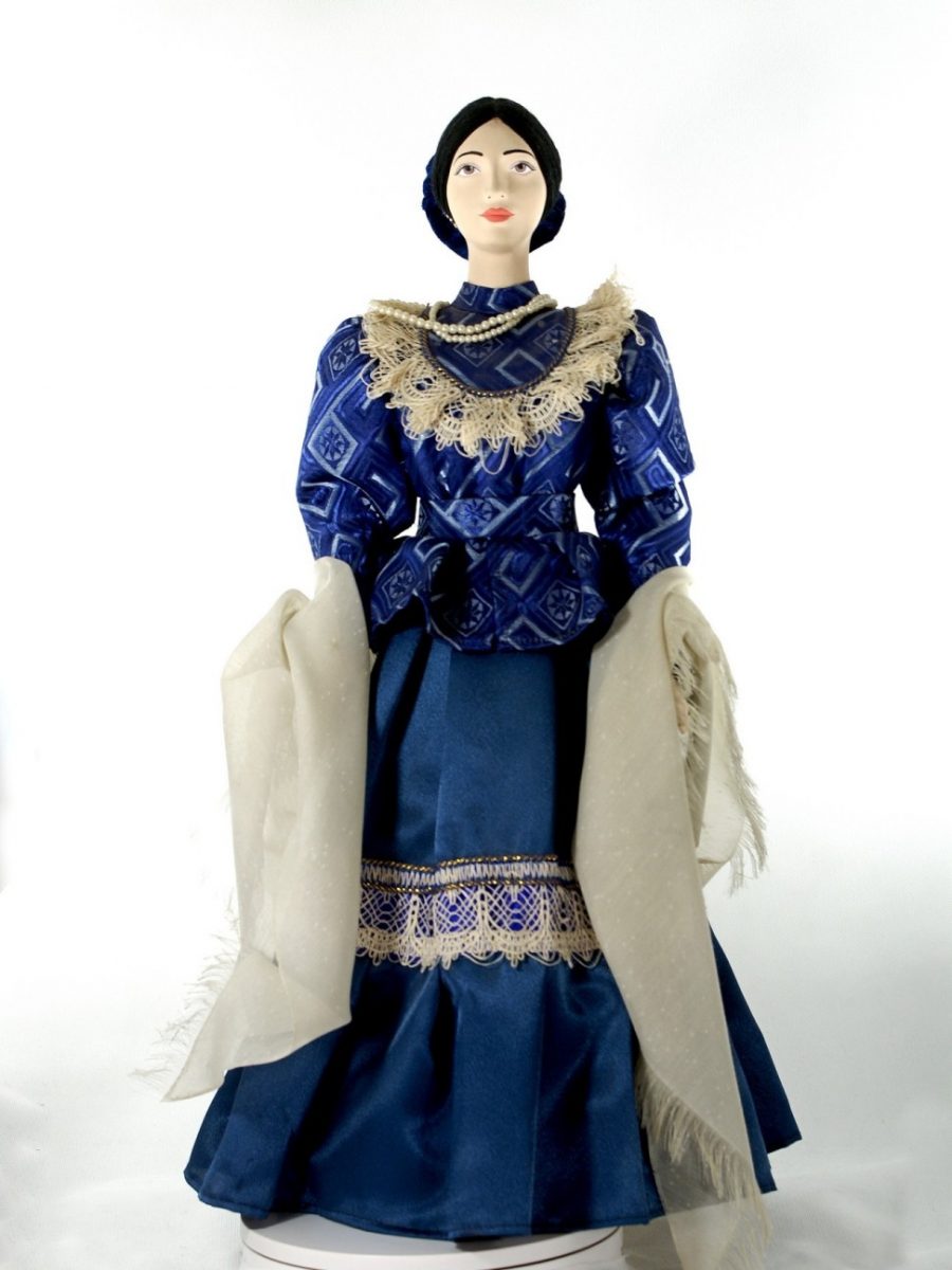 Кукла коллекционная фарфоровя в летнем костюме донской казачки
