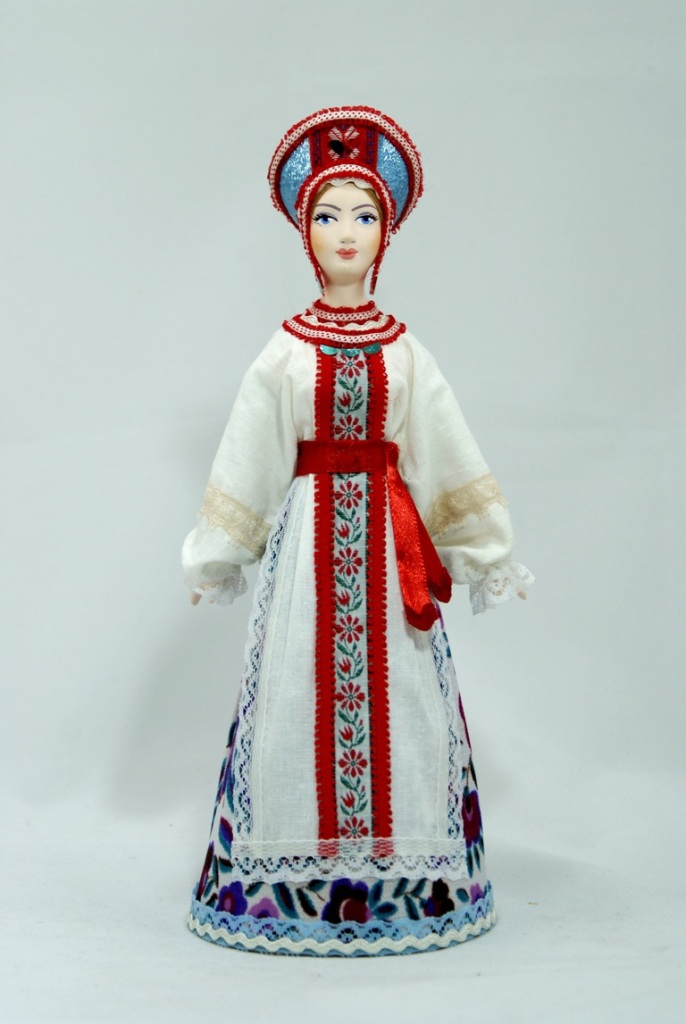 Традиционный девичий праздничный костюм. россия.