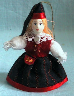 Кукла-подвеска сувенирная фарфоровая. эстонка в национальном костюме.