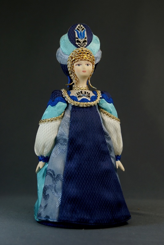 Кукла сувенирная фарфоровая. женский костюм по гжельским мотивам. россия