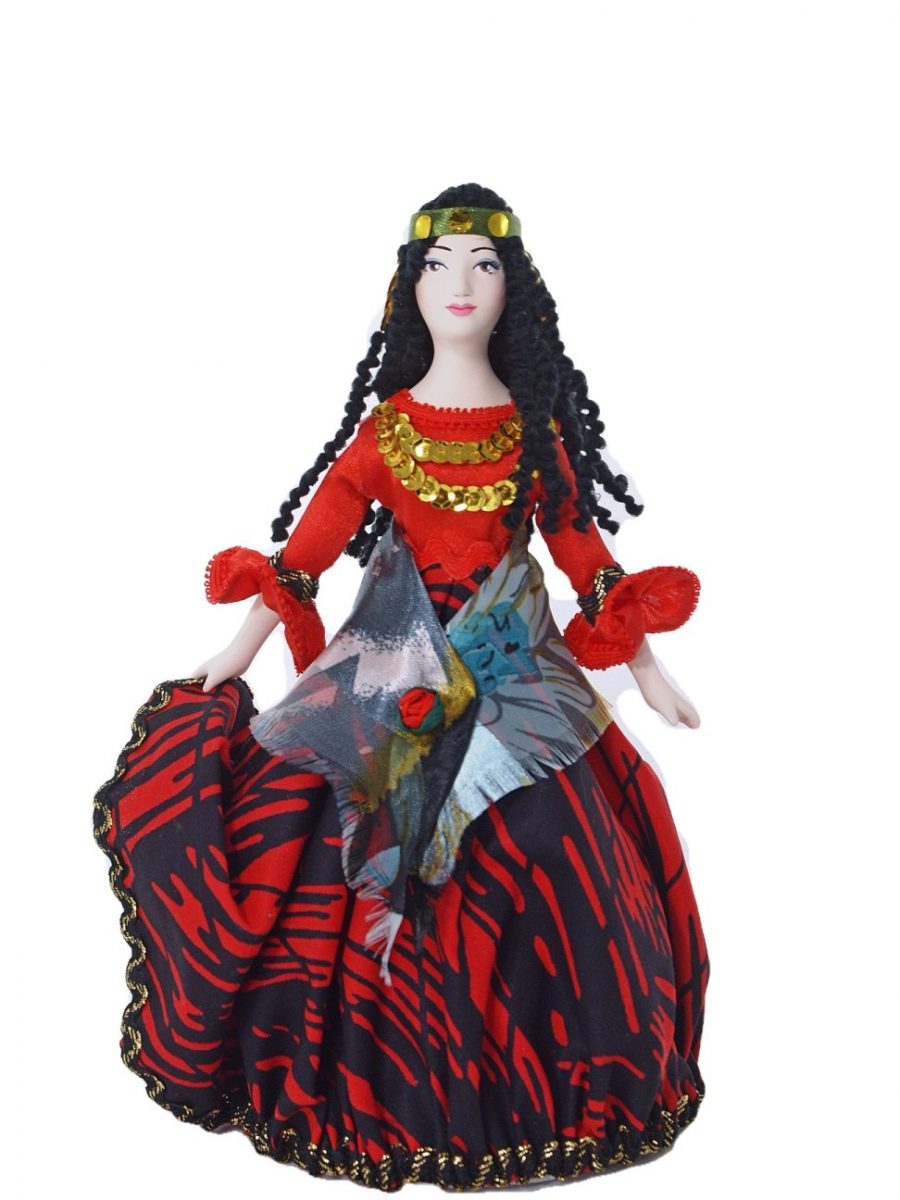 Кукла коллекционная потешного промысла цыганка в традиционном наряде.