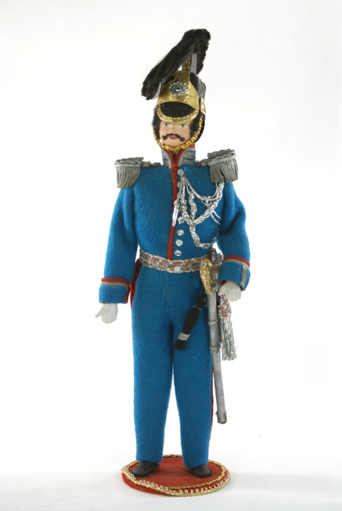 Кукла сувенирная фарфоровая. жандармский офицер.  военный костюм 1827-1844 г. россия.