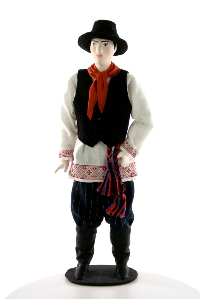 Кукла фарфоровая ручной работы в национальном костюме “карел”