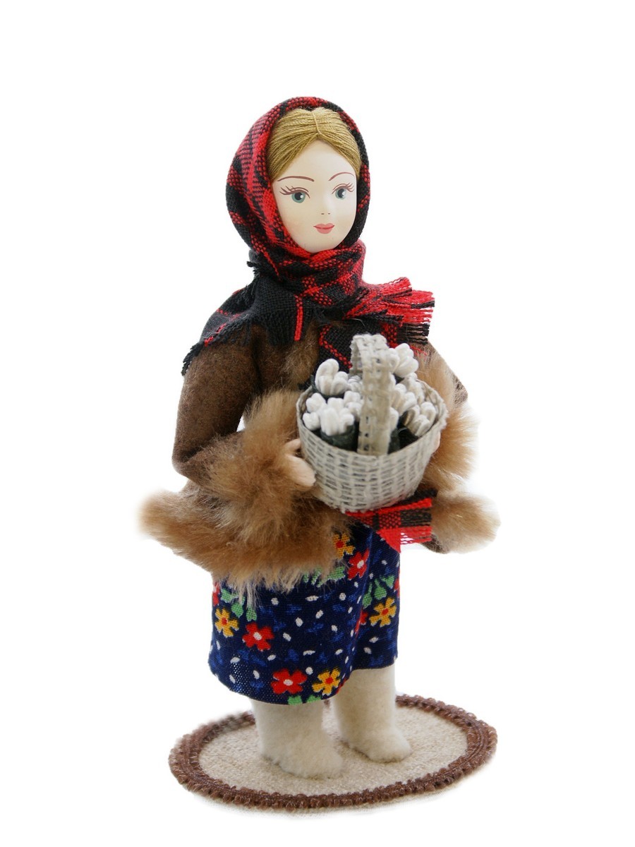 Кукла коллекционная девочка с корзиной подснежников.